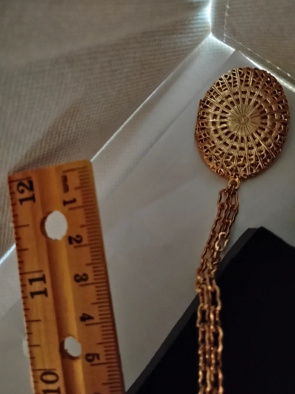 N/A elegant gold